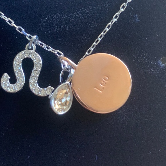 New Swarovski zodiac pendant necklace, Leo - Picture 4 of 7